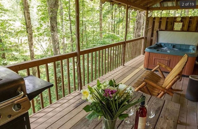 Creekside Cabin w/ Hot Tub/Near Wineries/Sleeps 4