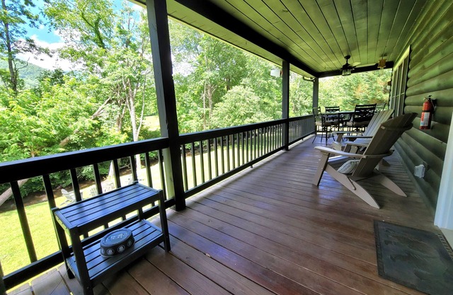 Creekside Cascades Cabin on High Tower Creek in Hiawassee