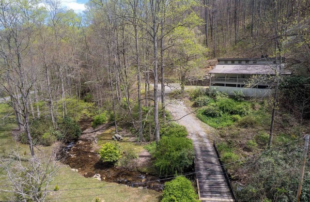 Creekside Comfort - A Gorgeous, Pet-Friendly Mountain Home Located Near WCU!