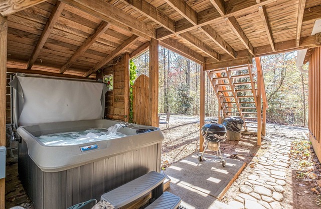 Creek Side Cottage | 1BR 1BA | Animaux acceptés | Bain à remous | Pêche à la truite