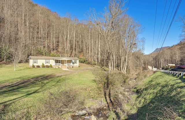 Creekside Haven w/ Fire Pit Near Nantahala River