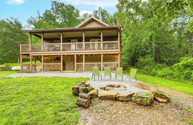 ‘Creekside Hideaway’ Home avec Fire Fire + Creek Access!