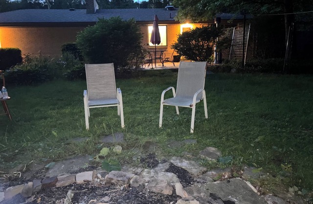 Creekside Inn & Backyard Camp Family friendly house single level sleeps 10