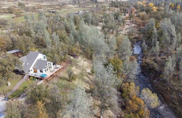 Luxueux Creekside Mountain Home avec cascade