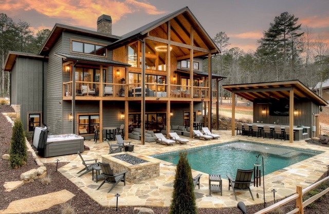 Creekside Mountain Manor| Luxury | Pool | Creek Access