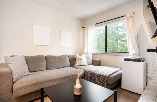 Creekside Oasis - 4 Beds w Pool & Hot tub