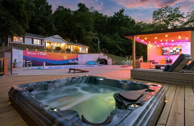 Rogers' Lake Retreat: Luxury, Pool & More