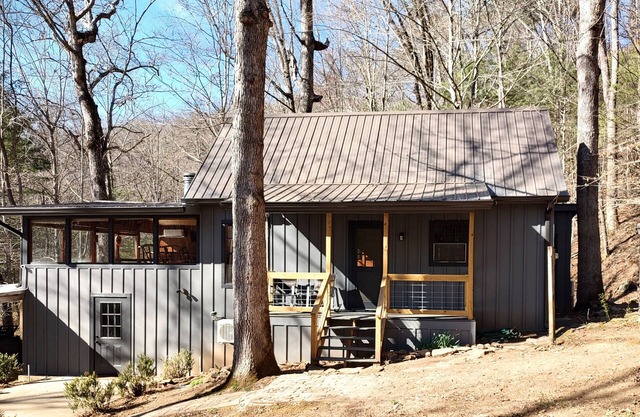 Creekside Peaceful Cabin