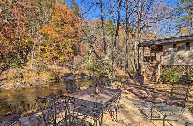 Creekside Retreat w/ Deck, 18 Miles to Wolf Ridge