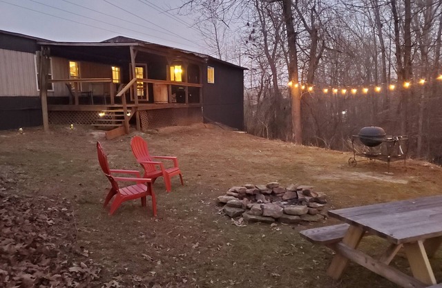 Creekside Valley: secluded, spacious home for 8!