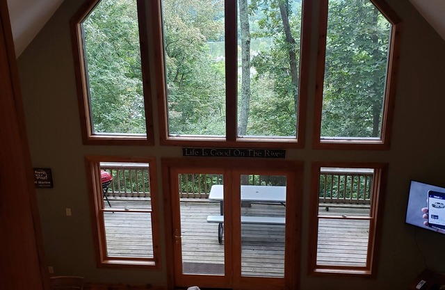 Creekview Cabin surplombant Deer Creek à Rocky Point