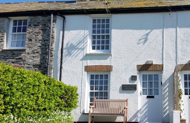 CREIGHTON COTTAGE, romantic, country holiday cottage in Port Isaac