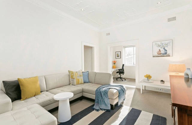 Cremorne Point- CP302 Wulworra Avenue - Approx. $1100-$1500 per/week Postcard Views of Iconic Sydney Harbour