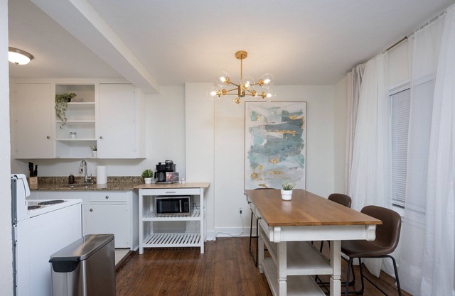 Crescent Lake Park 2 bedroom Plus Den