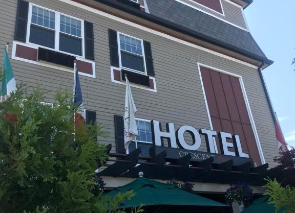 Crescent Suites Hotel