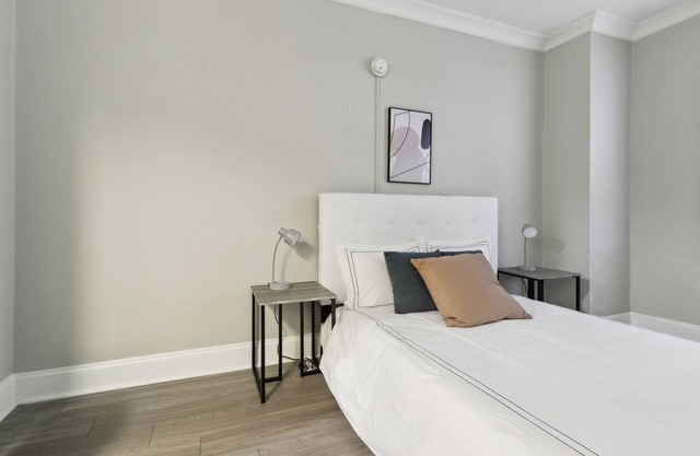 Crest at Peachtree 105 spacious 1 Bd 1 Bth