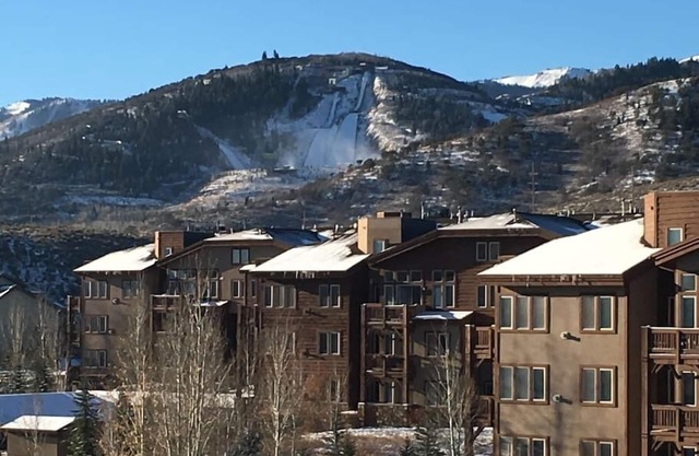 Park City Large 2BR / 2. 5BA avec loft, superbes vues et emplacement