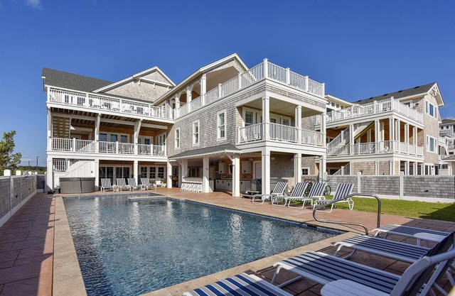 Crew Quarters -- 16BR Oceanfront with Elevator, Pool and More!
