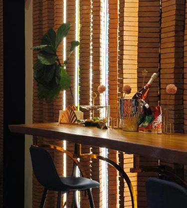 CRIMSON SERIES - Boutique Hotel & Wine Bar