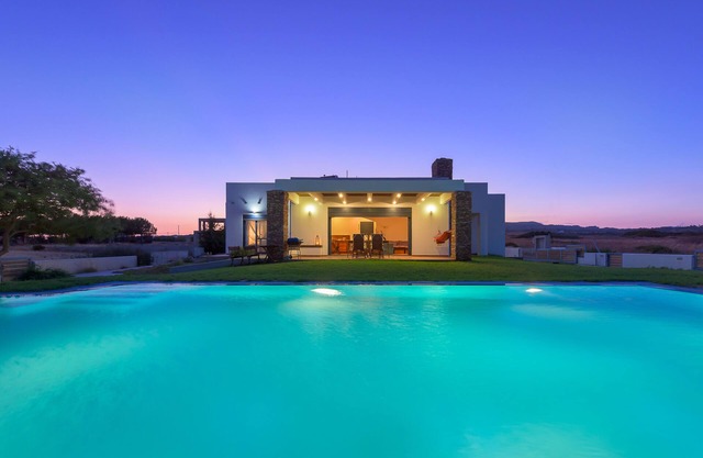Villa en bord de mer et avec piscine à Cristelia