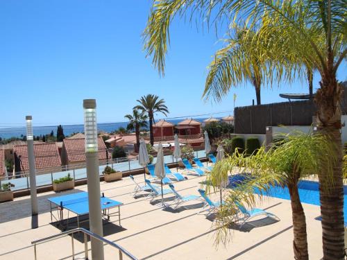 Cristinas Villa-New 5-Bedroom Chalet with Pool, En-Suite Baths & Exceptional Amenities Near the Beach
