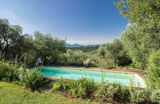 Crocetta, tuscan style pool apartment, Lucca hills