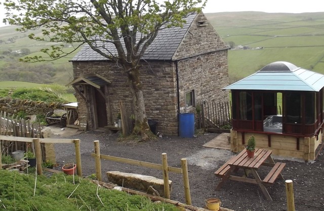 Crofters Cottage Cosy, romantique avec un usage privé de jacuzzi privé 24/7, vacances à la ferme