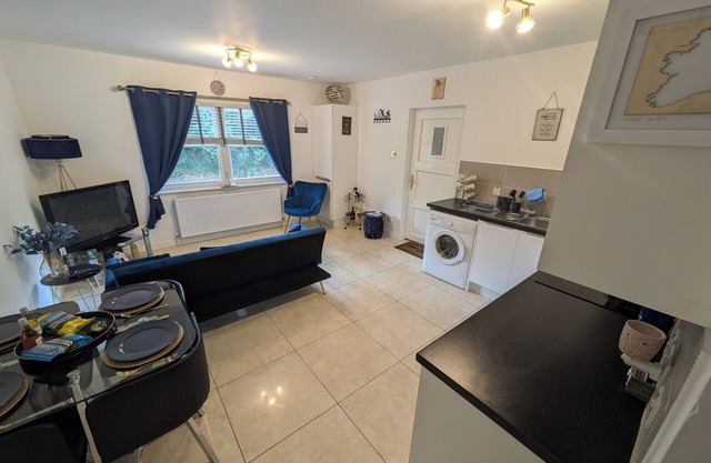 Croisbéal, Dog Friendly Apartment, Sleeps 3 - Ballycastle