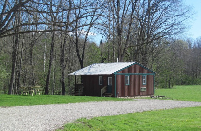 Petite cabane dans la région du ruisseau-Hocking Hills