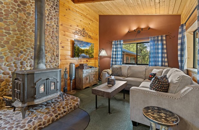 Oak Country Lodge | Authentic Mountain Charm