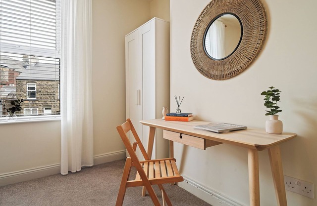Crookes Gem with Garden & Alpacas Nearby