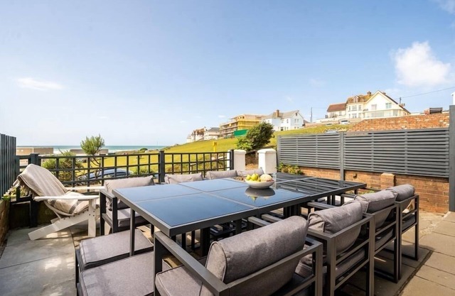 Crooklets House is a 6 bedroom house, 150 metres from the beach