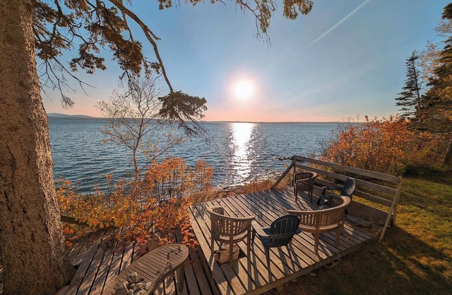 Crosby Waterfront Cottage, sleeps 8, beach, 1dog, Acadia
