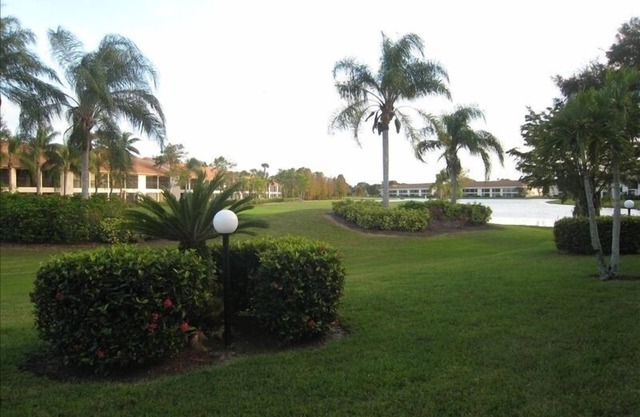 Cross Creek C. C Condo. 2BR / 2BA Rez.