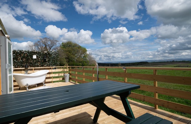Cross Fell - Stunning views and an outdoor bath tub on the decking!