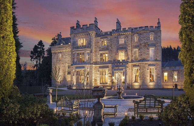 Crossbasket Castle Hotel & Restaurant