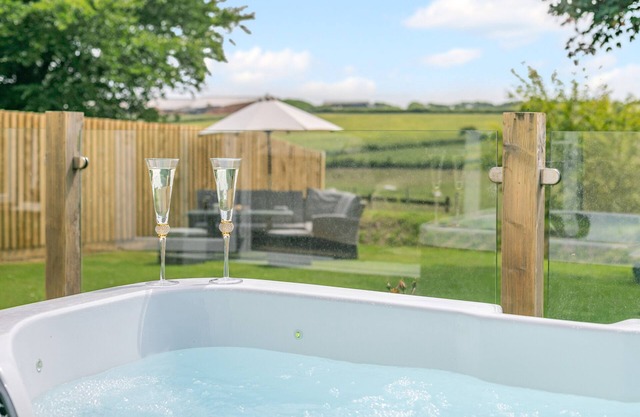 Crossbury House - Four Bedroom House, Sleeps 8