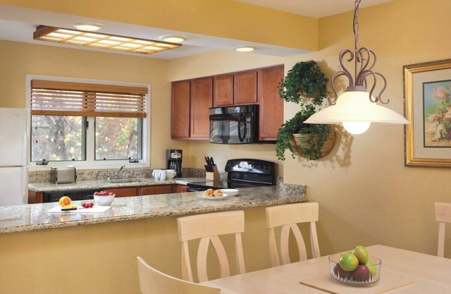 Crossville: 2 Bed/2 Bath Condo, Sleeps Up To 4