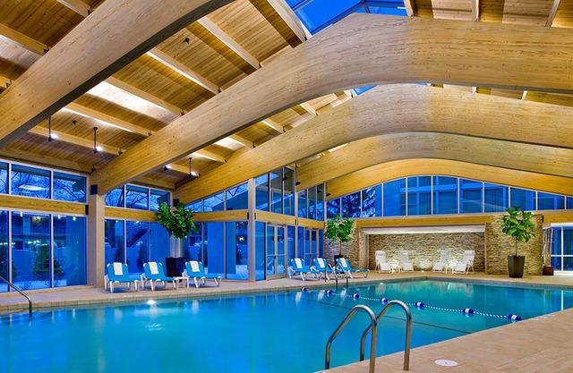 Crowne Plaza Lombard Downers Grove by IHG