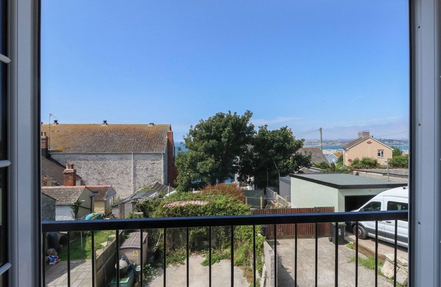 CROWS NEST, pet friendly, country holiday cottage in Fortuneswell