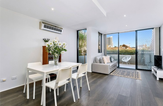 St Leonards- HERB1 - Herbert Street - Approx. $ 775-$1075 per/week Tastefully Furnished and Designed St Leonards
