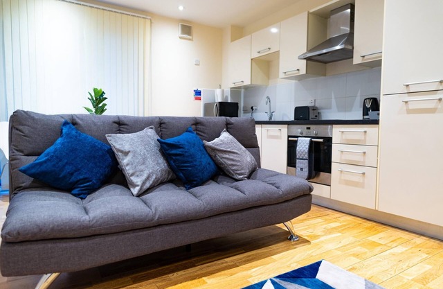 ⭐️ Croydon apartment with balcony⭐️ hosted by ASJ Accommodations ⭐️