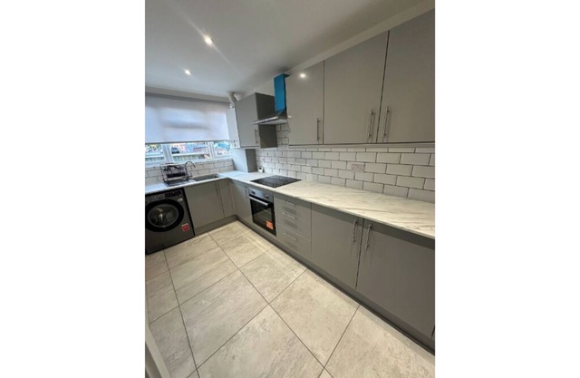 Croydon - Beautifully Refurbished 2 Bed, 2 Bath Rental – Feels Like New!