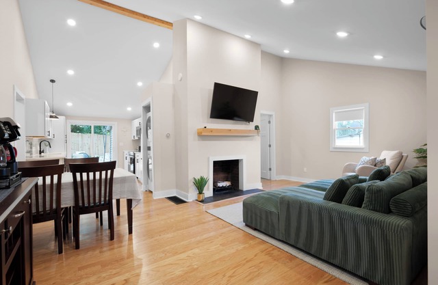 Escape to The Buckeye Cottage – Your Summer Retreat