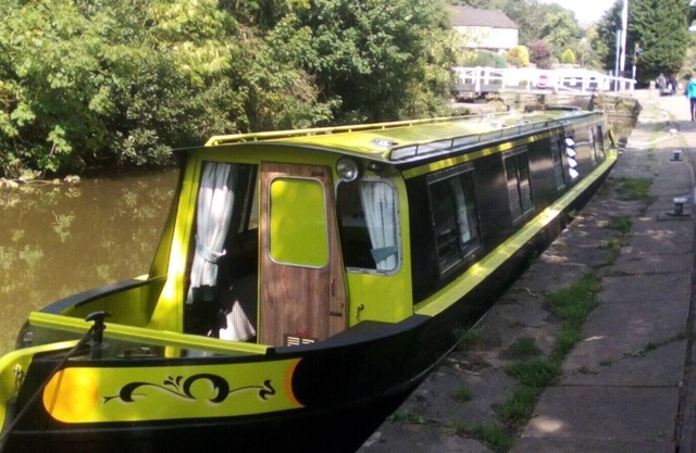 Beau canal Narrowboat 'Ellis Belle' à louer à Greenberfield tranquille