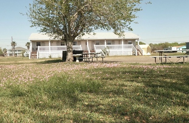 Cruz In Motel