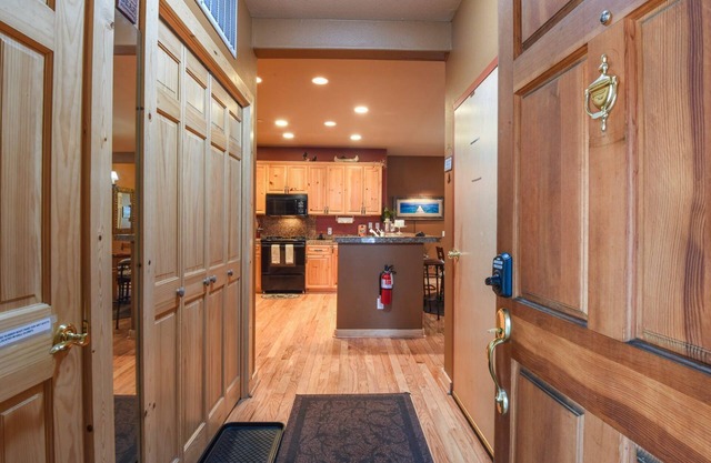 Crystal Charm – Amazing 3 BDR Condo Close to Beaches, Casinos, & Skiing!