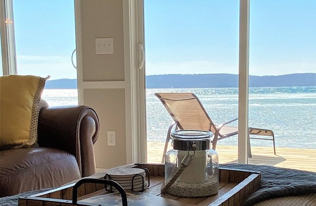 *DIRECT WATERFRONT HOME ON CRYSTAL LAKE A/C, DOCK. FIREPIT, GREAT AMENITIES