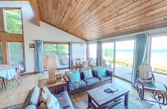 Crystal Lake retreat w/terrific lake views, private waterfront, firepit, 2 bikes