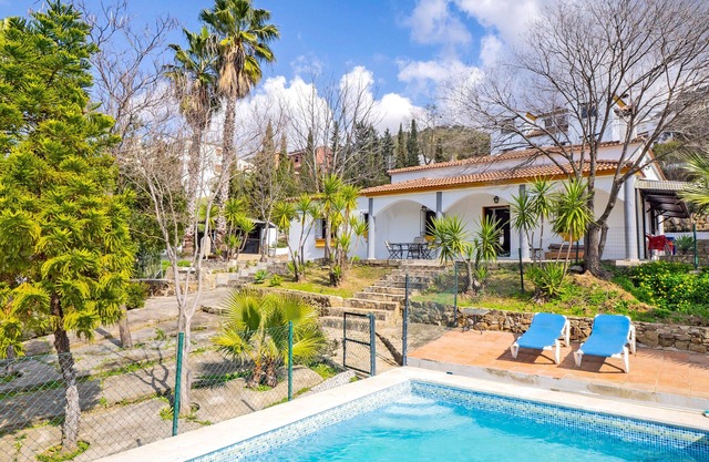 Cubo's Casa Rural Los Lirios de Libar / piscine privée / grande terrasse / vue sur la montagne